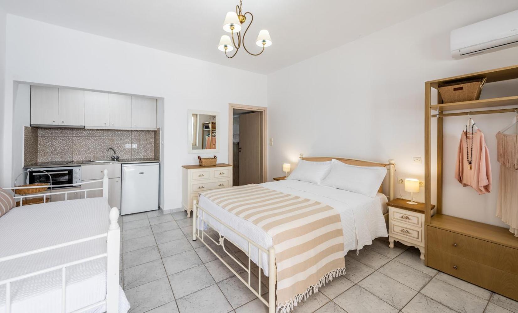 Anemi Suites Adamantas Værelse billede