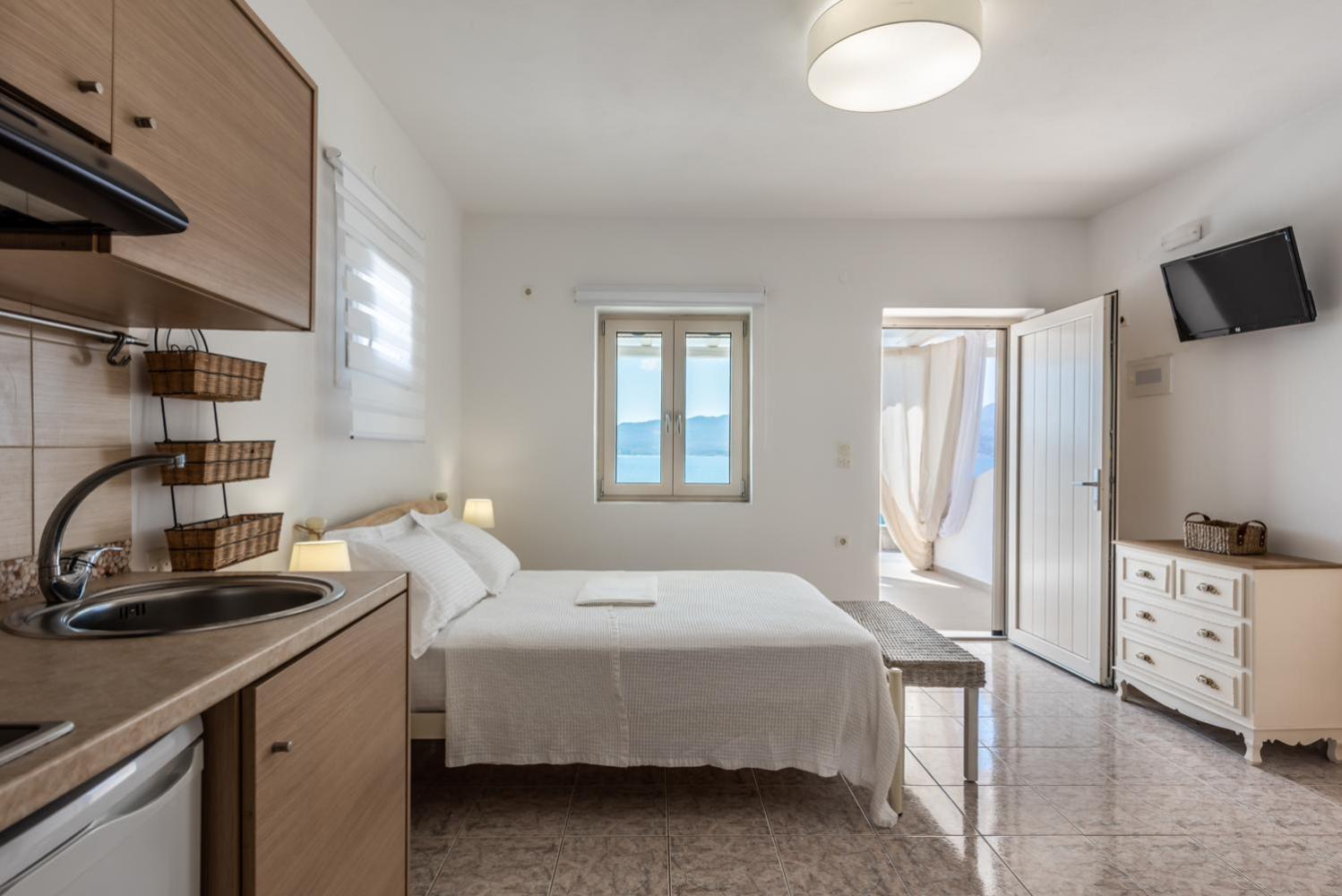 Anemi Suites Adamantas Værelse billede
