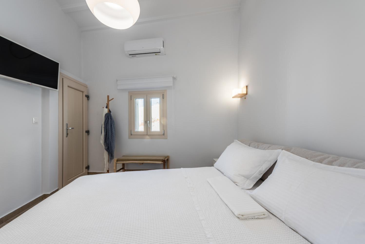Anemi Suites Adamantas Værelse billede