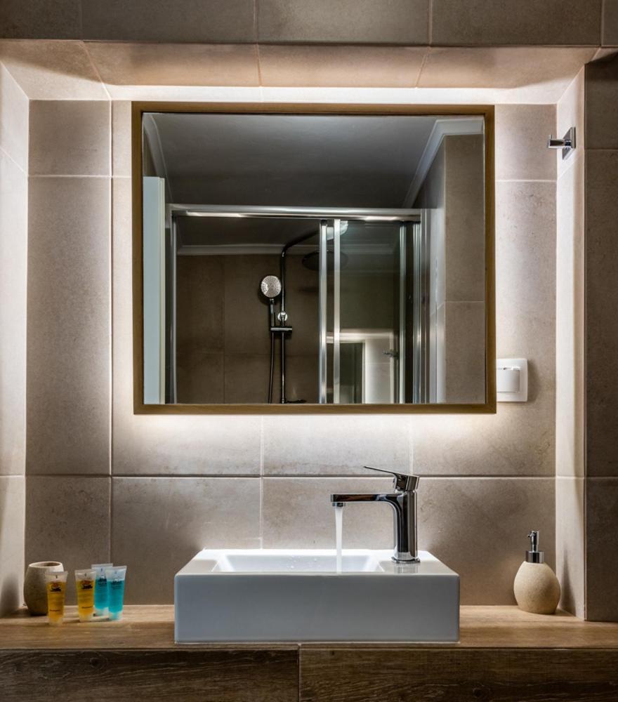 Anemi Suites Adamantas Værelse billede
