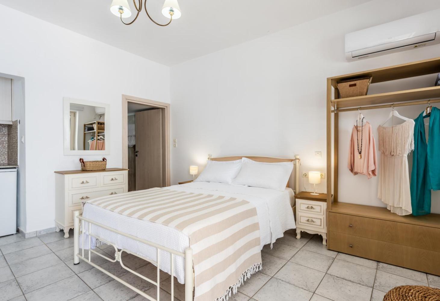Anemi Suites Adamantas Værelse billede