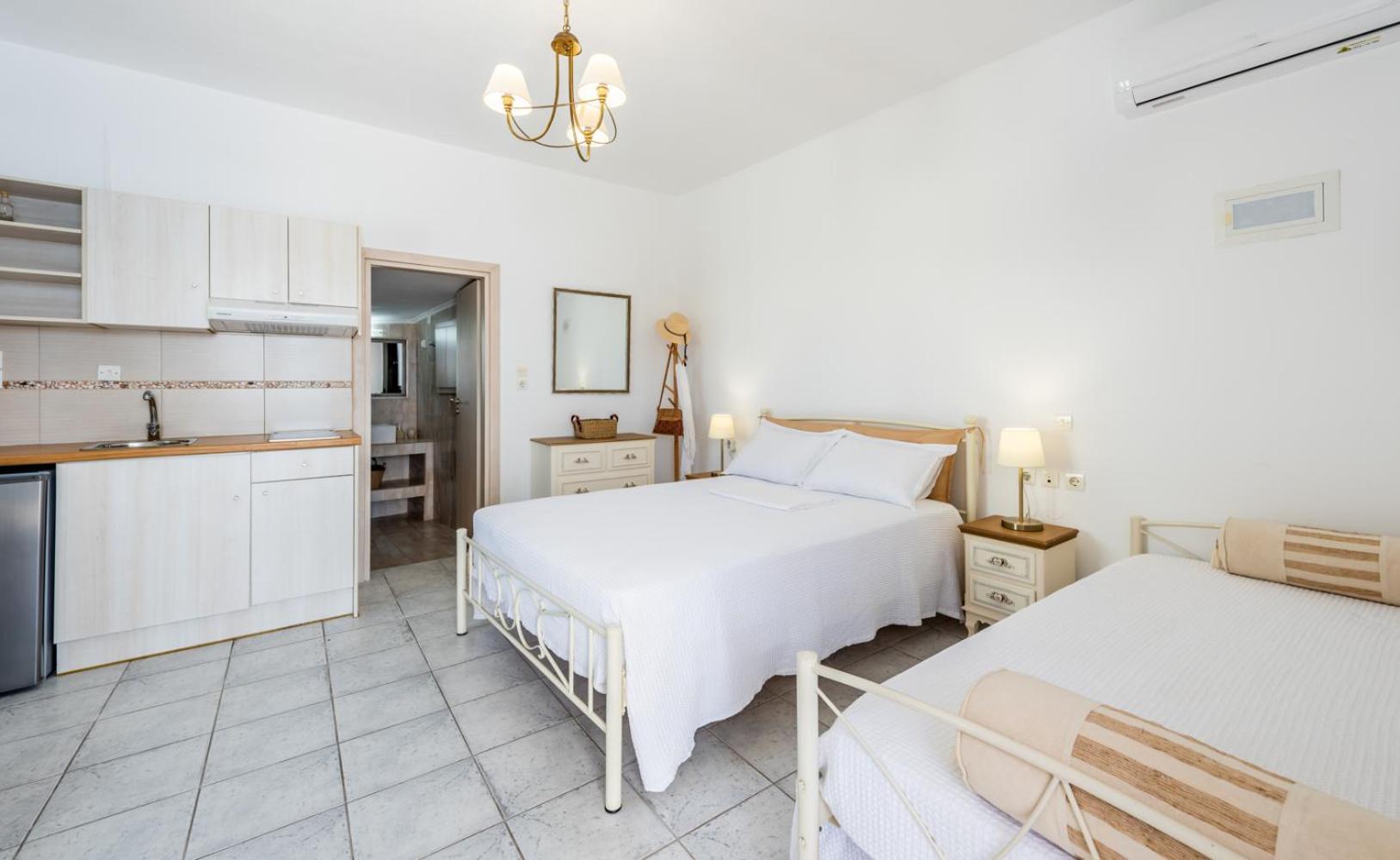 Anemi Suites Adamantas Værelse billede